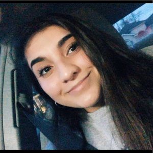 Meet your Posher, Julissa